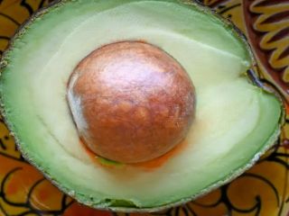 تُست آووکادو یا تُست کره بادام‌زمینی: کدام سالم‌تر است؟