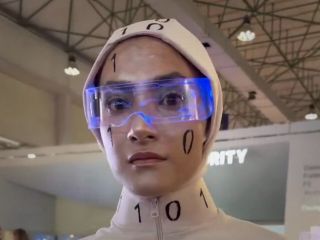 رسوایی در نمایشگاه رباتیک کیش/ انسان را به جای ربات گریم کردند