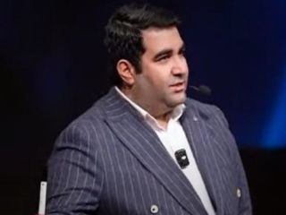 سخنان عجیب یک سخنران به نام فراز قورچیان در کارگاه ها و همایش‌های چند صد نفره