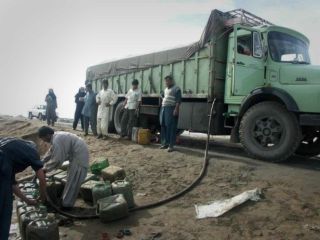 قوه قضائیه ایران: بزرگترین باند قاچاق سوخت و چند مدیر بانک بازداشت شدند