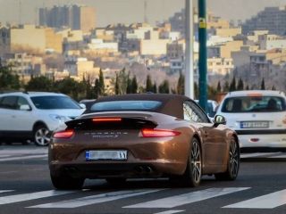 ورود ۴۰۰ خودروی پورشه به ایران به نام پیرزنی که مشخص نیست زنده است یا مرده