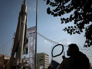 تلاش‌های موشکی جمهوری اسلامی؛ نمایشی توخالی یا آمادگی برای جنگ؟