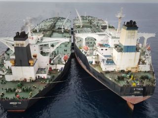 اندونزی نفتکش ایرانی توقیف‌شده را با ۱.۲ میلیون بشکه نفت خام به مزایده می‌گذارد