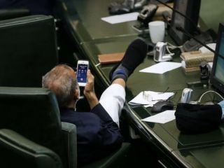 موج معذرت‌خواهی در میان وابستگان جمهوری اسلامی بخاطر استفاده از سیم‌کارت بدون فیلترینگ