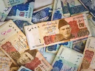 پول‌شویی به سبک پاکستانی: ویدئوی وایرال از «احیای» اسکناس‌های ۱۰ روپیه‌ای با آب و صابون!