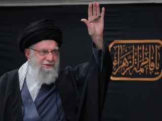 خامنه‌ای: ارسال پیغام با واسطه از طرف دولت به آمریکا دروغ محض است