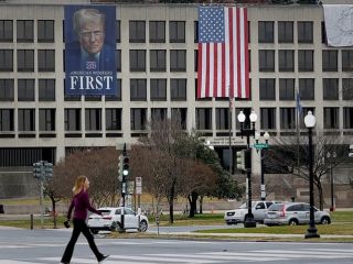 به دستور ترامپ گرین کارت اتباع ۱۹ کشور از جمله ایران و افغانستان مورد بازبینی قرار می‌گیرد