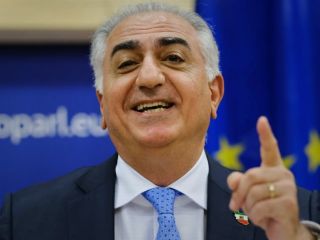 آیا اگر کوروش کبیر امروز زنده بود، رضا پهلوی را جانشین خود می‌دانست؟