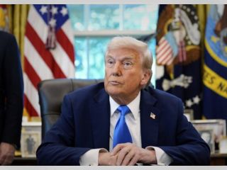 پاسخ ترامپ به سئوال خبرنگاری در مورد افغان‌های مهاجر: آیا نفهمی؟ تو آدم احمقی هستی