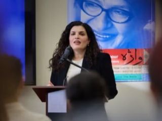 حمایت شیرین سعیدی، مدرس دانشگاه آرکانساس آمریکا، از خامنه‌ای با انتقادات گسترده مواجه شد