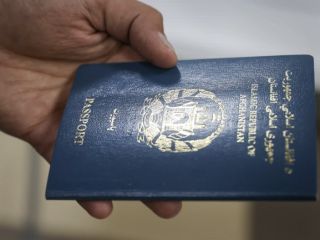 آمریکا رسیدگی به تمامی پرونده‌های پناهندگی و صدور ویزا برای دارندگان پاسپورت افغانستان را متوقف کرد