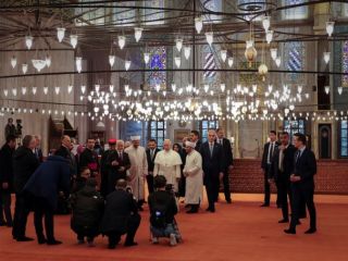 پاپ لئو چهاردهم، در نخستین سفر خارجی خود، از مسجد سلطان احمد استانبول دیدار کرد