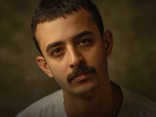 بازداشت علی شادمان و ۲۰ هنرمند دیگر در حمله ماموران به جشن تولد او / انتقال پارسا پیروزفر به بیمارستان