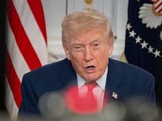 لشکرکشی آمریکا و احتمال حمله قریب‌الوقوع به کاراکاس؛ ترامپ: حریم هوایی ونزوئلا را بسته تلقی کنید