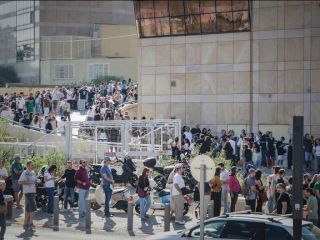 صف هزاران اسرائیلی مقابل سفارت پرتغال برای اخذ تابعیت و پاسپورت!