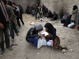 گزارشی تکان‌دهنده از شیوع «اچ‌آی‌وی» در بیابان‌های اتوبان آزادگان‌؛ زنان باردار و رابطه‌ جنسی برای یک وعده غذا