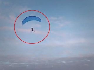 رضا امیرخانی، نویسنده مورد علاقه علی خامنه‌ای در سقوط پاراگلایدار دچار ضربه مغزی شد