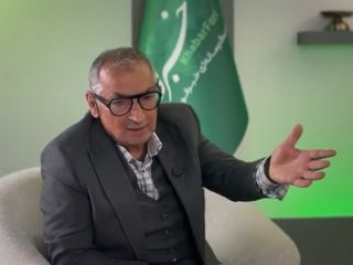 زیباکلام: از همسر و فرزندانم تا رهگذران بخاطر انقلاب ۵۷ مرا سرزنش کرده و به من بد و بیراه می‌گویند