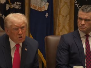 ترامپ می‌گوید به زودی دستور می‌دهد به قاچاقچیان‌تروریست‌ که از ونزوئلا به آمریکا مواد منتقل می‌کنند حملات زمینی شود