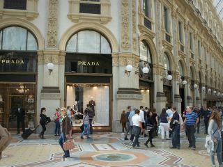 دو برند زیر یک چتر؛ پرادا «با تخفیف» ورساچه را خرید