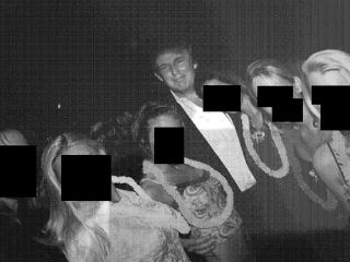 دموکرات‌های آمریکا عکس‌های جدیدی از ترامپ در املاک دلال جنسی منتشر کردند