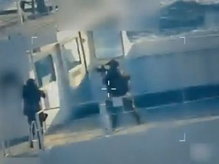 کماندوهای آمریکایی محموله متعلق به ایران را از یک کشتی چینی ربودند