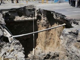 زمین در شهرک ولیعصر تهران دهان باز کرد: ۱.۵ متر فرونشست پس از باران!