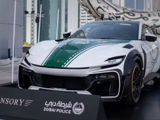 درخشش یک ایرانی در امارات: امضای طراح ایرانی زیر پر سر و صداترین خودروی پلیس دبی