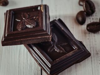 مطالعه جدید: شکلات تلخ ممکن است به کند شدن روند پیری کمک کند