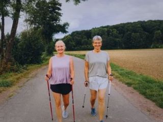 آرتروز زانو در سالمندان؛ یافته‌های علمی نشان می‌دهد آب‌درمانی و ورزش از دارو موثرترند