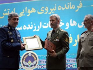 علی خامنه‌ای دو تن از فرماندهان بلندپایه ارتش را تغییر داد