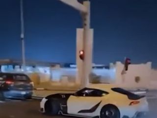 در قطر خودرو متخلف رو به خاطر حرکات خطرناک و بی حرف اضافه، راهی قبرستان ماشین‌ها کردند