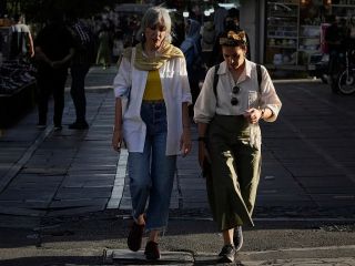 گزارش رسانه فرانسوی از وضعیت زنان در ایران؛ آیا حکومت از «حجاب اجباری» عقب‌نشینی کرد؟