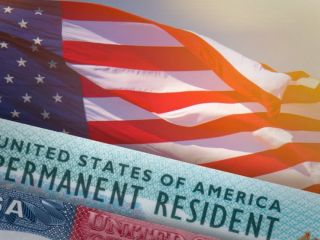 ترامپ برنامه لاتاری گرین کارت را که مورد استفاده مظنون تیراندازی دانشگاه براون قرار گرفته بود، تعلیق کرد