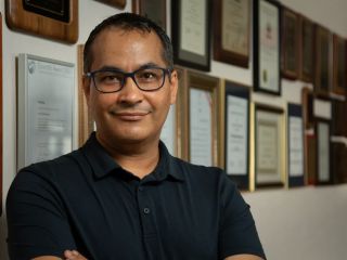 علی خادم‌حسینی؛ از کودکی زیر موشک‌های عراقی تا تدریس در دانشگاه‌های آمریکا