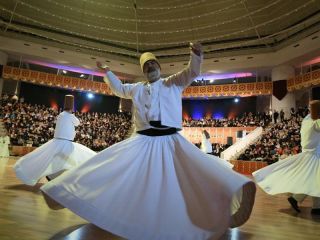 سود میلیون‌ دلاری نام مولوی برای ترکیه؛ سالانه بیش از ۳ میلیون گردشگر به قونیه می‌روند