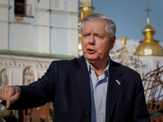 لیندسی گراهام در اسرائیل: ۲۰۲۶ باید «سال از میان برداشتن آدم بد» باشد