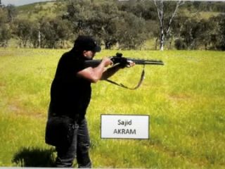 تصاویر کشف شده در گوشی نوید اکرم ؛مهاجمان سیدنی آموزش استفاده از اسلحه دیده بودند