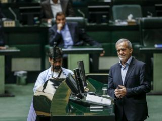 افشای جلسات شبانه نمایندگان در نزدیکی مجلس برای برکناری وزرا؛مخالفان دولت چه نقشه‌ای در سر دارند؟