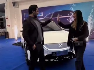 شوآف سلبریتی‌ها در روزهای سخت مردم؛ کادوی میلیاردی کامران تفتی به همسرش که نمک بر زخم شد!+ویدئو