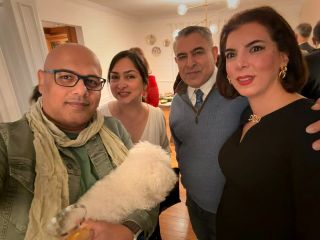 تصاویر: مراد ویسی تحلیلگر سیاسی و همسرش در شب یلدا