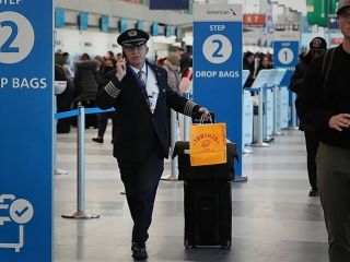 درآمد سالانه صدها هزار دلاری؛ افشای فیش حقوقی خلبان آمریکایی جنجال بر پا کرد