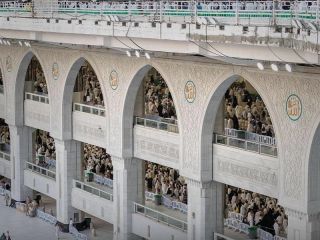 یک زائر خود را از طبقه سوم مسجدالحرام به پایین انداخت + ویدئو