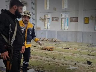 انفجار مرگبار در مسجد «امام علی» در سوریه؛ «بمب هنگام نماز منفجر شده است»