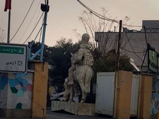 مجسمه شاپور اول به پارکینگ شهرداری منتقل شد