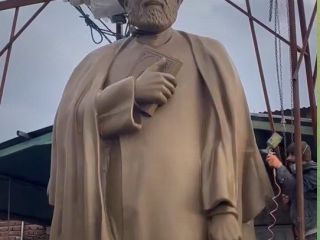 رونمایی از مجسمه ابراهیم رئیسی، بلندترین مجسمه در اردبیل!