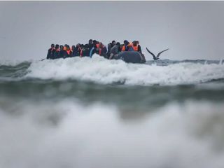 لندن از موفقیت سیاست سخت‌گیرانه‌تر اخراج مهاجران خبر داد