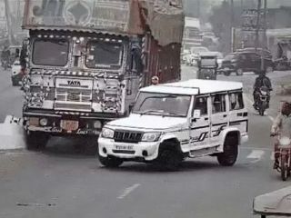 مرگ زیر آوار آهن و خاک؛ پایان تلخ راننده نگون‌بخت در تصادف هولناک - ویدیو