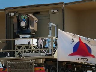 دفاع ارزان لیزری در برابر حملات احتمالی ایران؛ اسرائیل نخستین سامانه لیزری «پرتو آهنین» را مستقر کرد