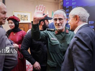 تصاویر؛ سردار قاآنی و زینب سلیمانی در کنفرانس دیپلماسی و مقاومت